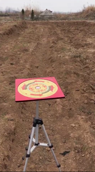 蒋佳明大师 安徽滁州现场为客户布局阴宅墓地风水 蒋佳明大师 安徽滁州现场为客户布局阴宅墓地风水