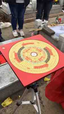 蒋佳明大师 在江苏南京现场为客户布局阴宅墓地风水 蒋佳明大师 在江苏南京现场为客户布局阴宅墓地风水